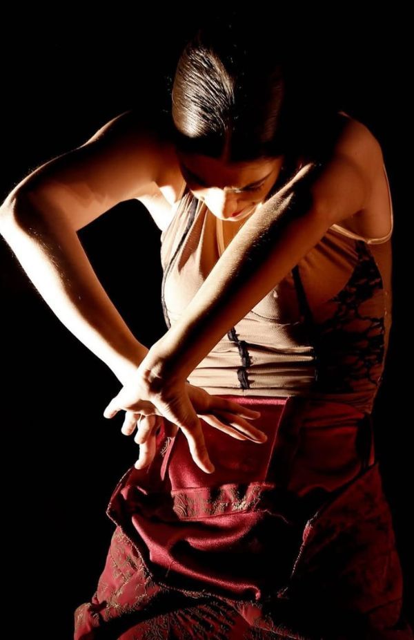 Mónica Iglesias durante una actuación flamenca introspectiva
